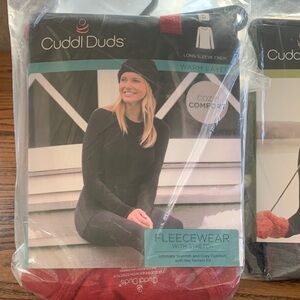 Cuddl Duds Women's Cranberry Long-Sleeve Crew Sweater.small